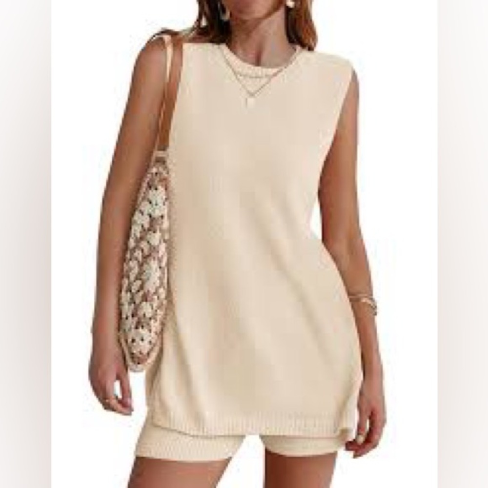 Chic Sleeveless Beige Knit Top & Shorts